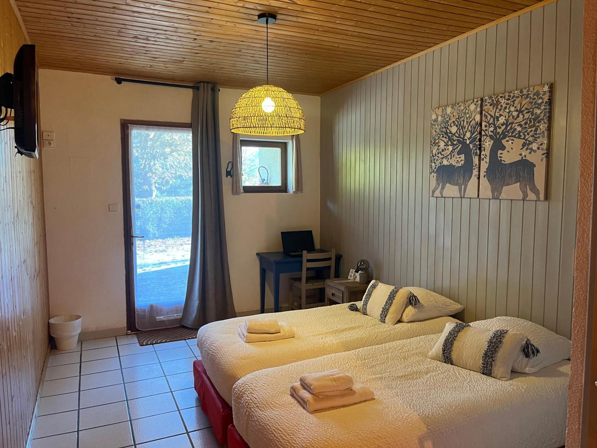 Logis Le Chalet Saint-Maurice-en-Trièves Exterior photo