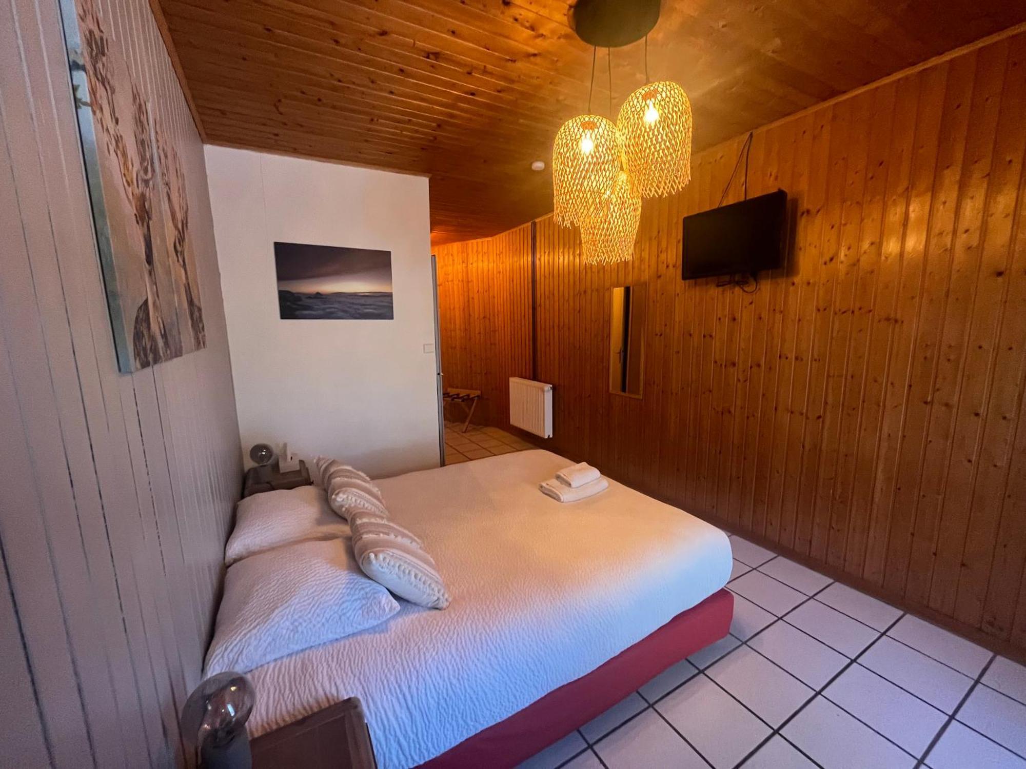 Logis Le Chalet Saint-Maurice-en-Trièves Exterior photo