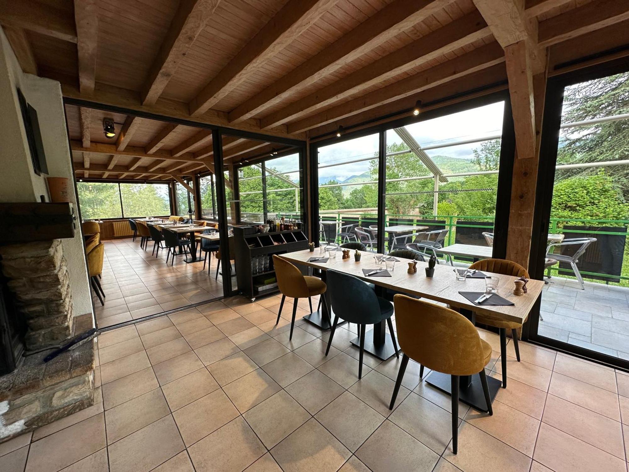 Logis Le Chalet Saint-Maurice-en-Trièves Exterior photo